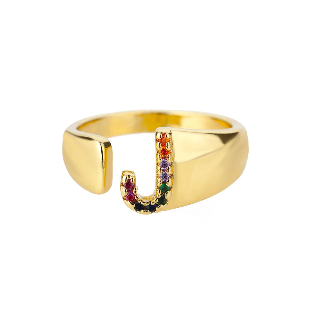 Anillo ancho personalizado con inicial arcoíris j