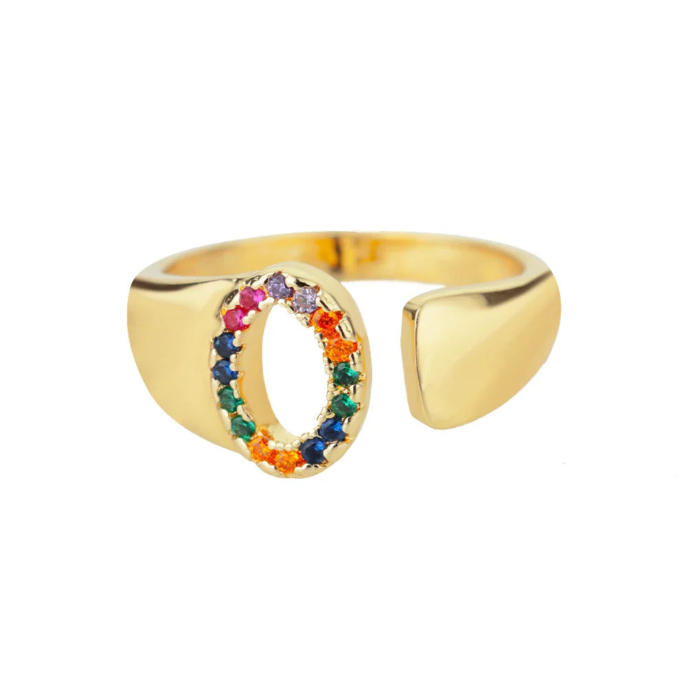 Anillo ancho personalizado con inicial arcoíris o