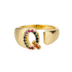 Anillo ancho personalizado con inicial arcoíris q