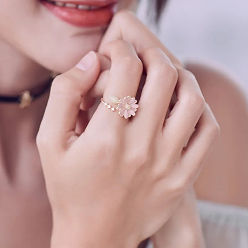 Anillo con bonita flor de margarita