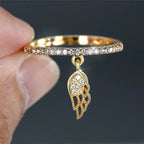 Anillo con colgante de alas de ángel oro
