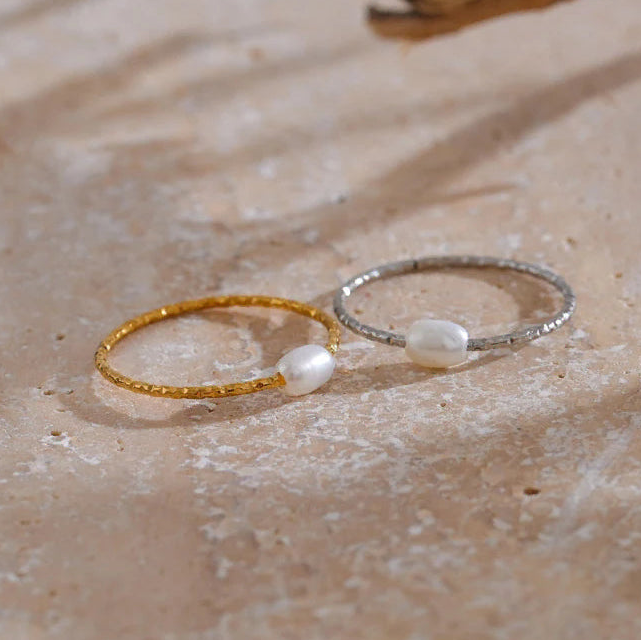 Anillo con perla de agua dulce plata