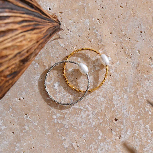 Anillo con perla de agua dulce oro