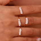 Anillo con perlas de agua dulce alineadas