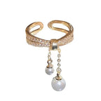 Anillo con perlas colgantes