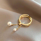 Anillo con perlas colgantes