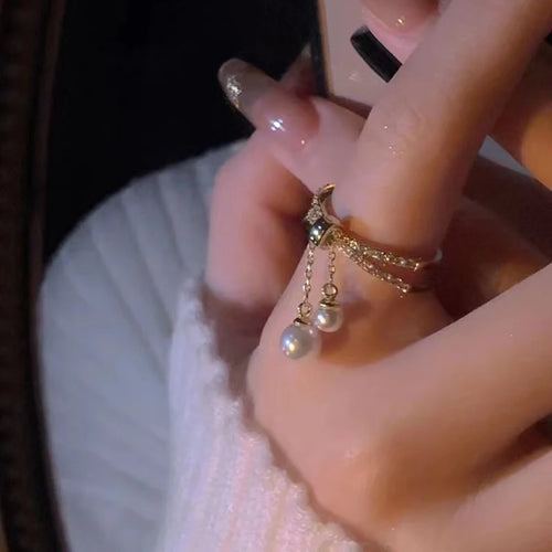 Anillo con perlas colgantes