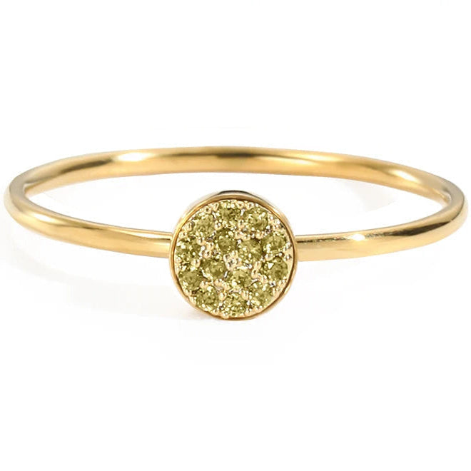 Anillo con pequeñas piedras de nacimiento redondas para mujer agosto