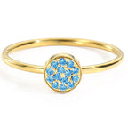 Anillo con pequeñas piedras de nacimiento redondas para mujer diciembre