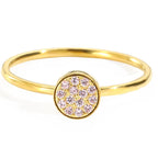 Anillo con pequeñas piedras de nacimiento redondas para mujer octubre