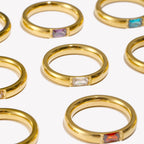 Anillo con piedra de nacimiento engastada para mujer