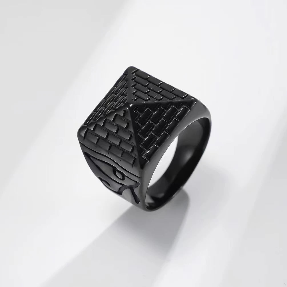 Anillo con Pirámide Egipcia negro