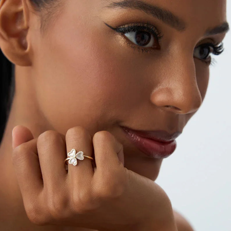 Anillo con Trébol de 3 Hojas en Circonio