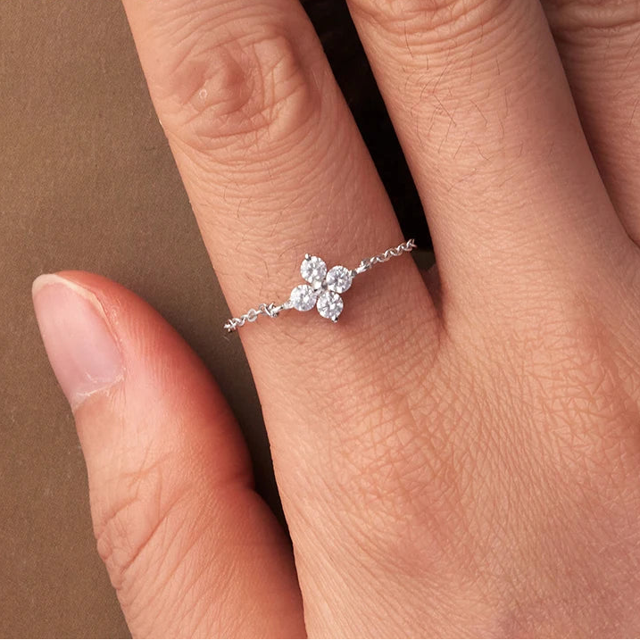 Anillo con Trébol de 4 Hojas en Circonio