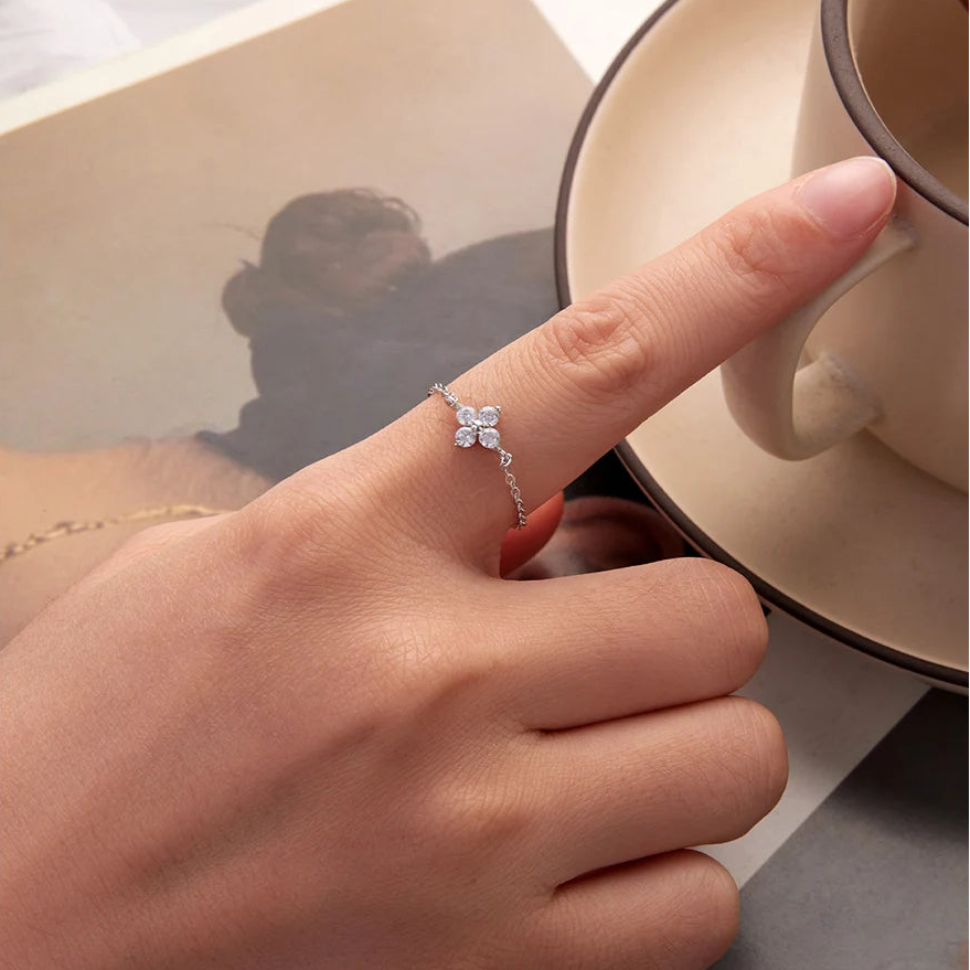 Anillo con Trébol de 4 Hojas en Circonio