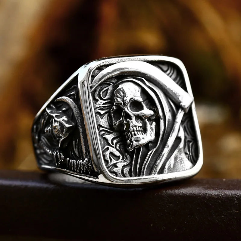 Anillo Cuadrado con Calavera