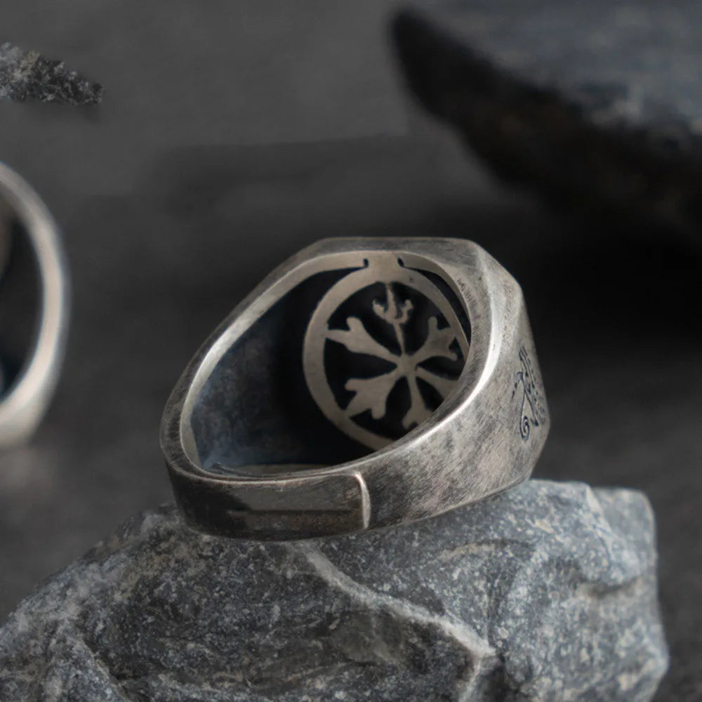 Anillo cuadrado de estilo egipcio