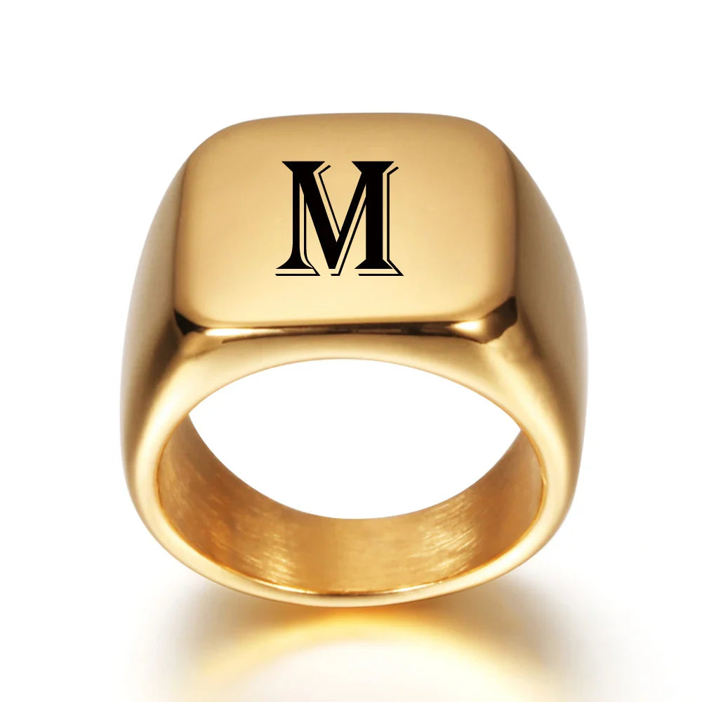 Anillo ancho para hombre personalizado con inicial m