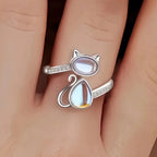 Anillo de gato adorable en piedra lunar