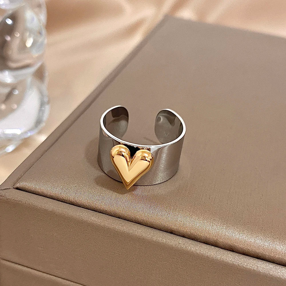 Anillo corazón en relieve de oro