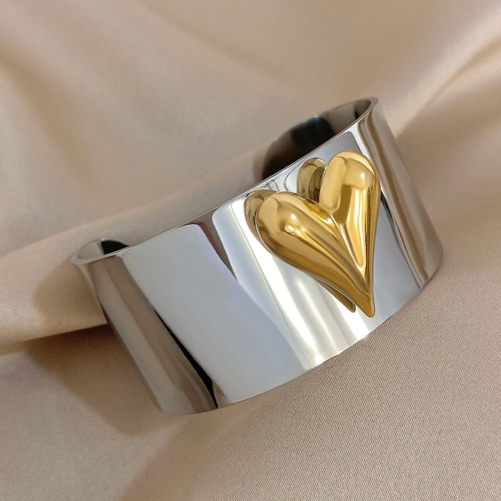 Anillo corazón en relieve de oro