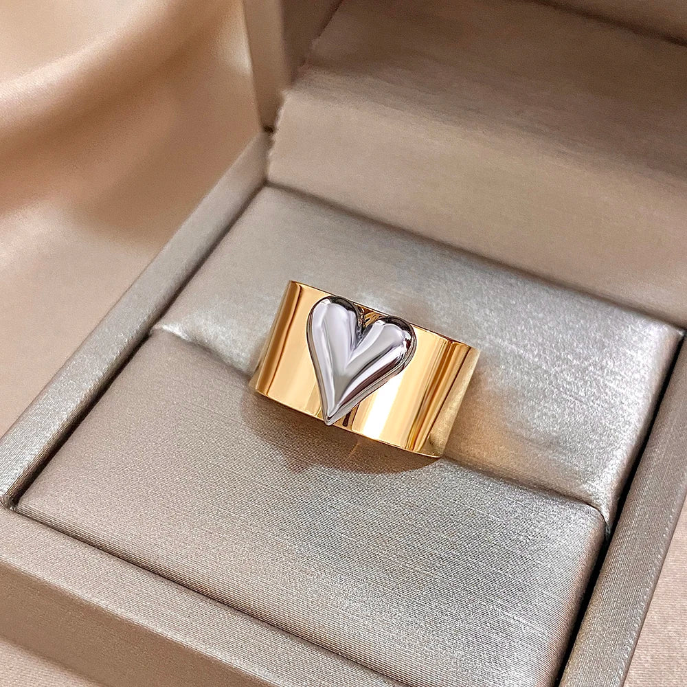 Anillo corazón en relieve de plata