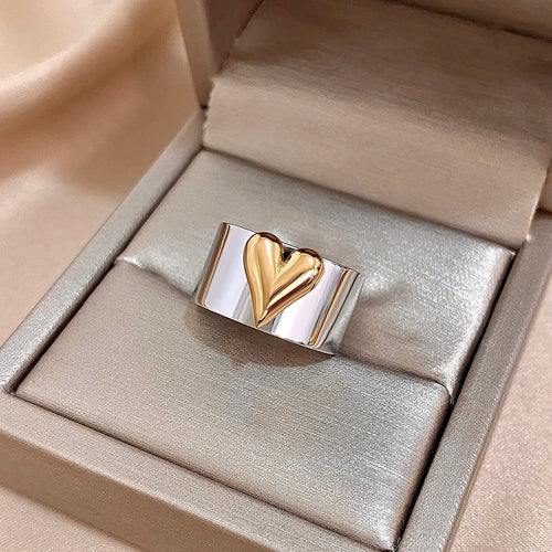 Anillo corazón en relieve de plata