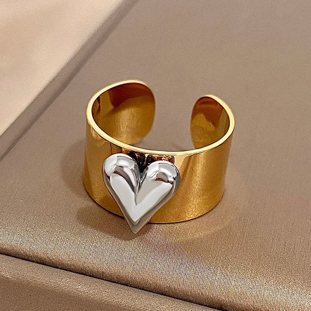 Anillo corazón en relieve de plata