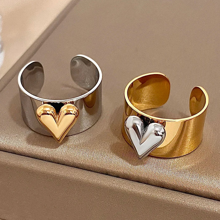 Anillo corazón en relieve de oro