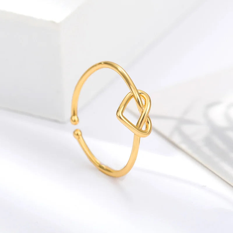 Anillo de corazón entrelazado oro