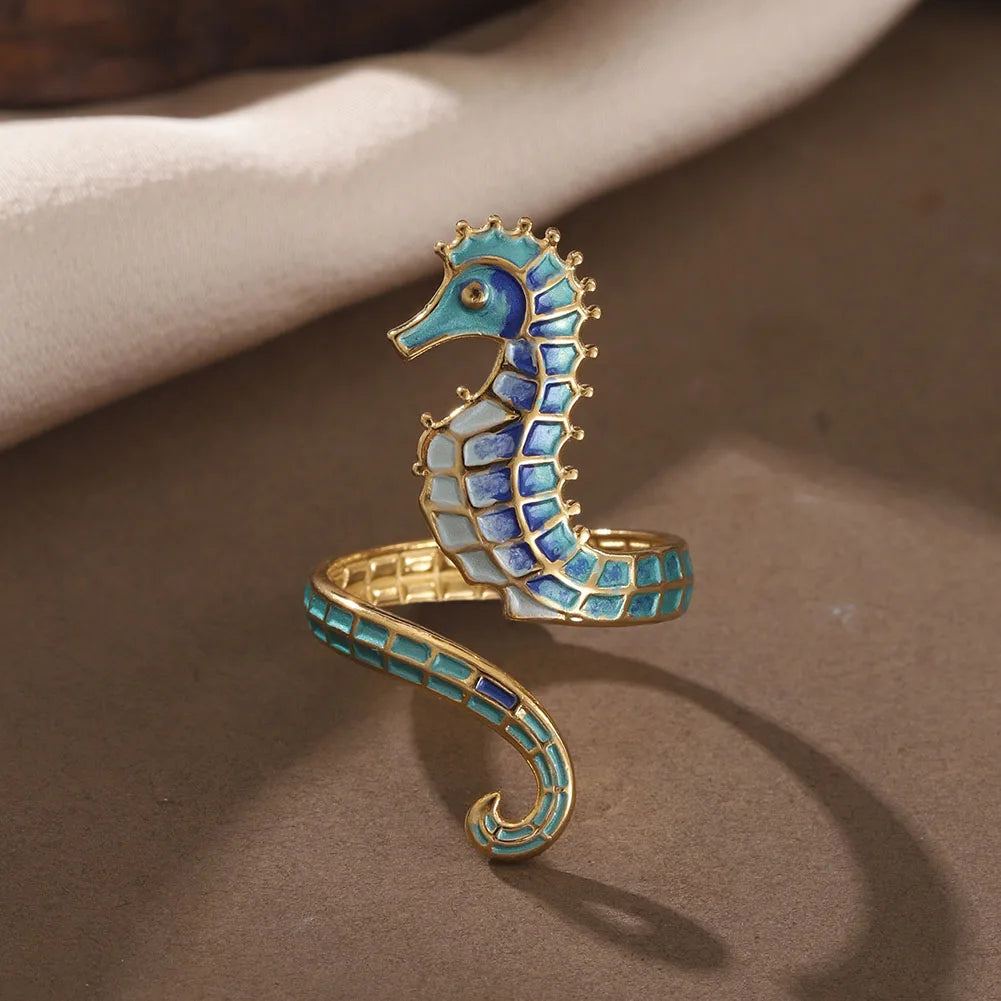 Anillo con concha y caballito de mar