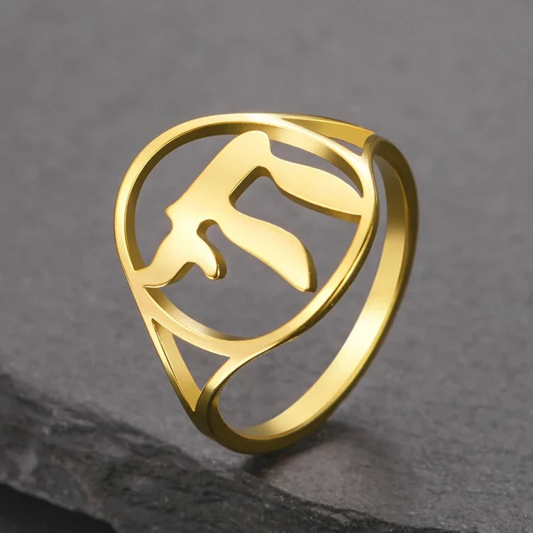 Anillo hueco con el símbolo de vida judía Chai oro