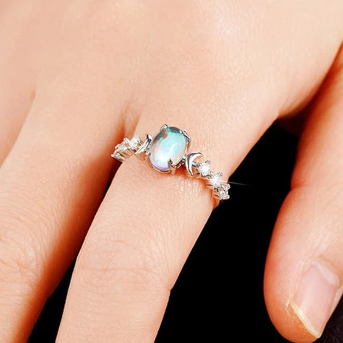 Anillo de media luna y piedra de luna ovalada