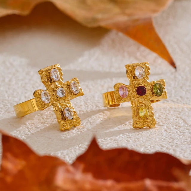 Anillo cruz con piedras multicolores 