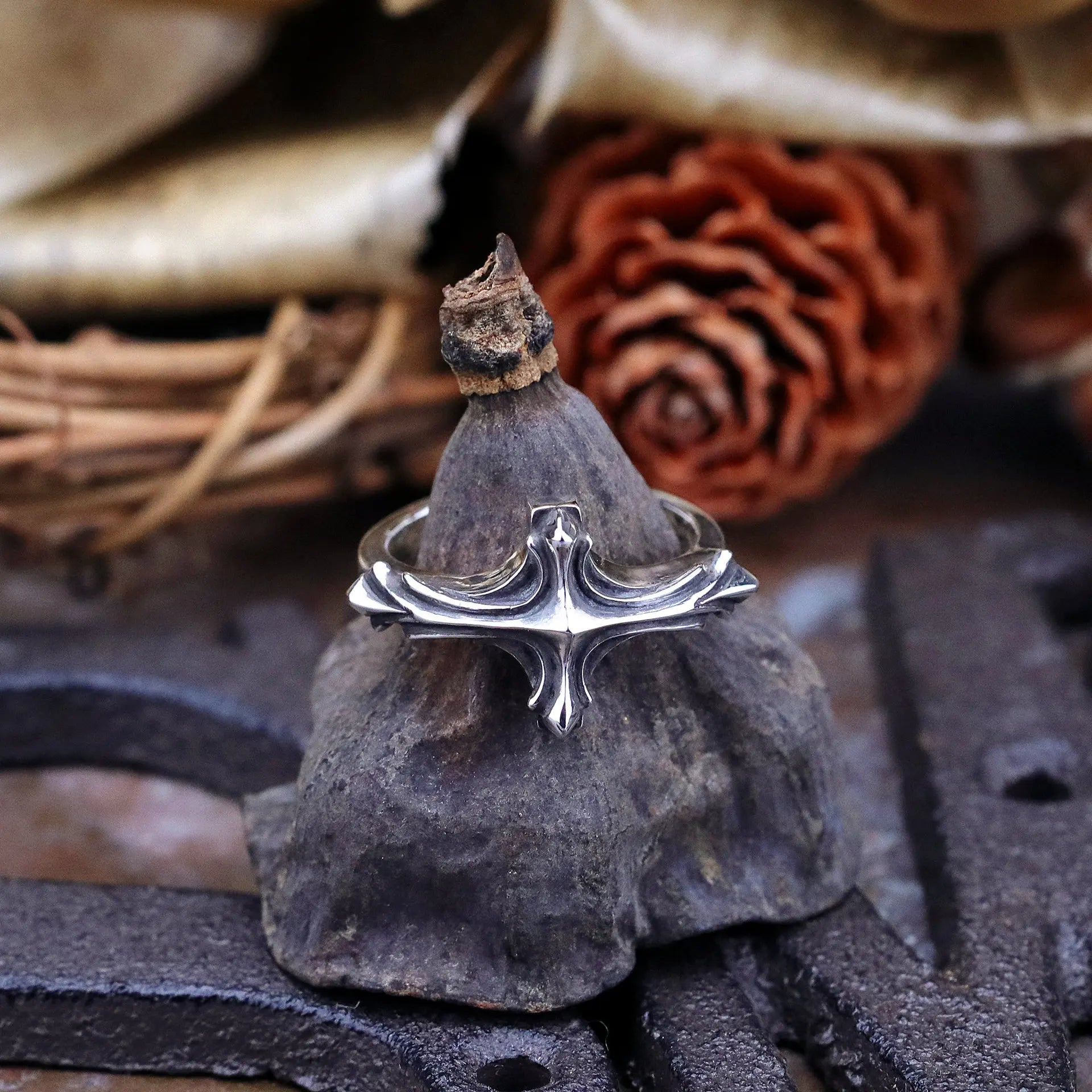 Anillo cruz estilo medieval