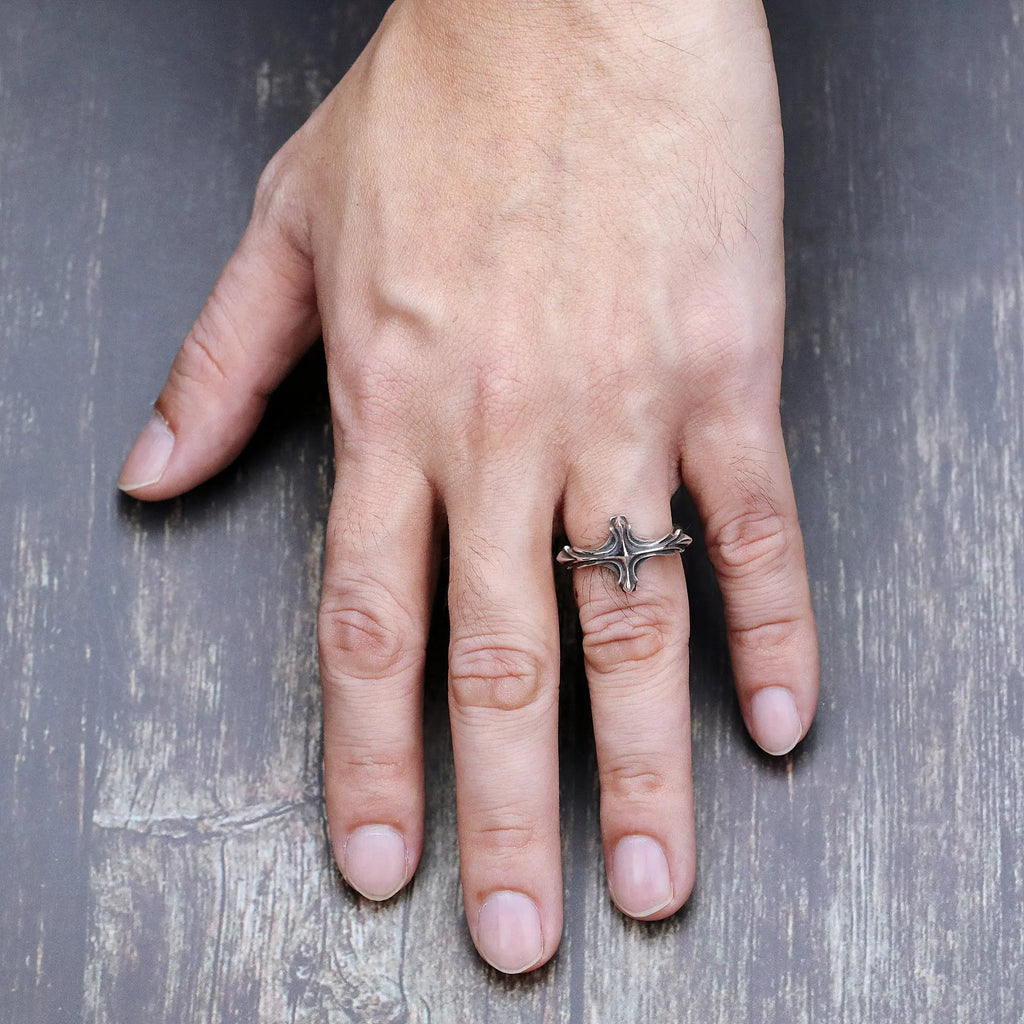 Anillo cruz estilo medieval
