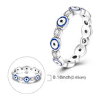 Anillo de protección con incrustaciones de ojo azul y cristales