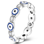 Anillo de protección con incrustaciones de ojo azul y cristales