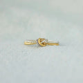 Anillo elegante con lazo