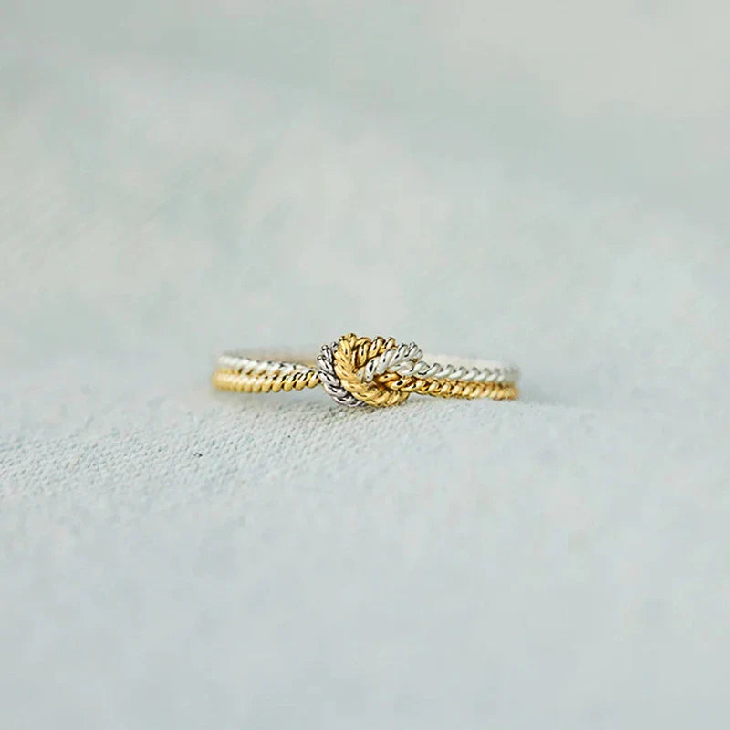 Anillo elegante con lazo