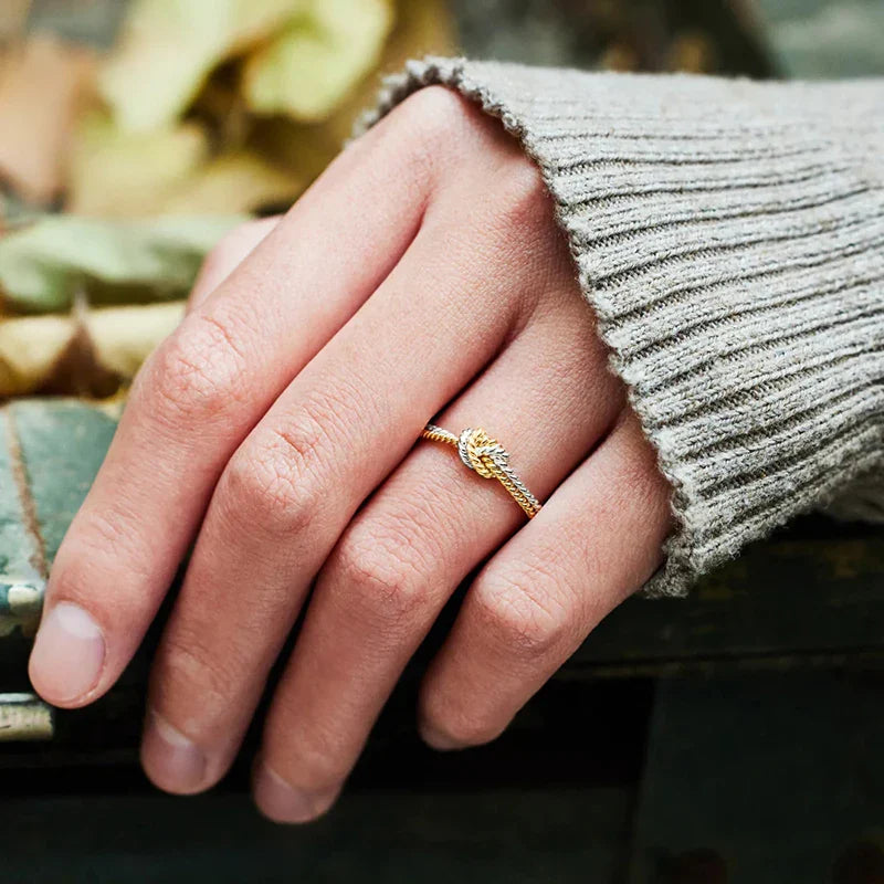 Anillo elegante con lazo