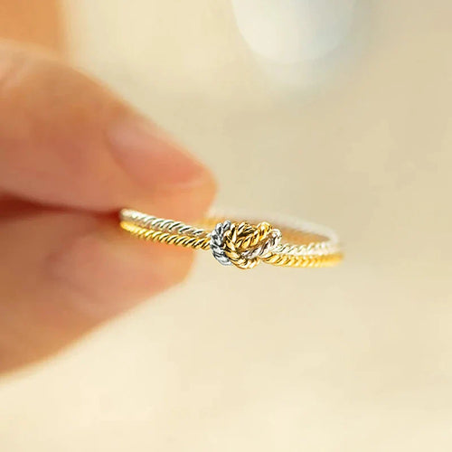 Anillo elegante con lazo