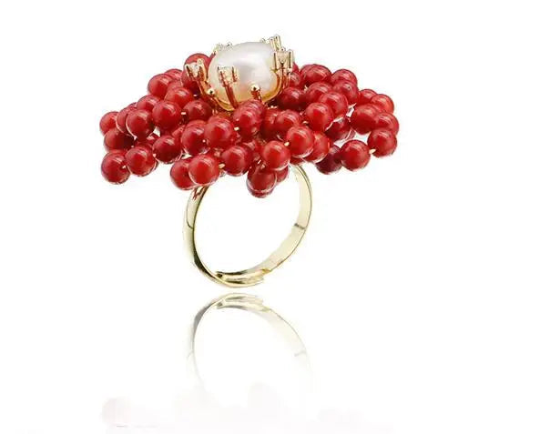 Anillo en Forma de Flor de Coral y Perlas