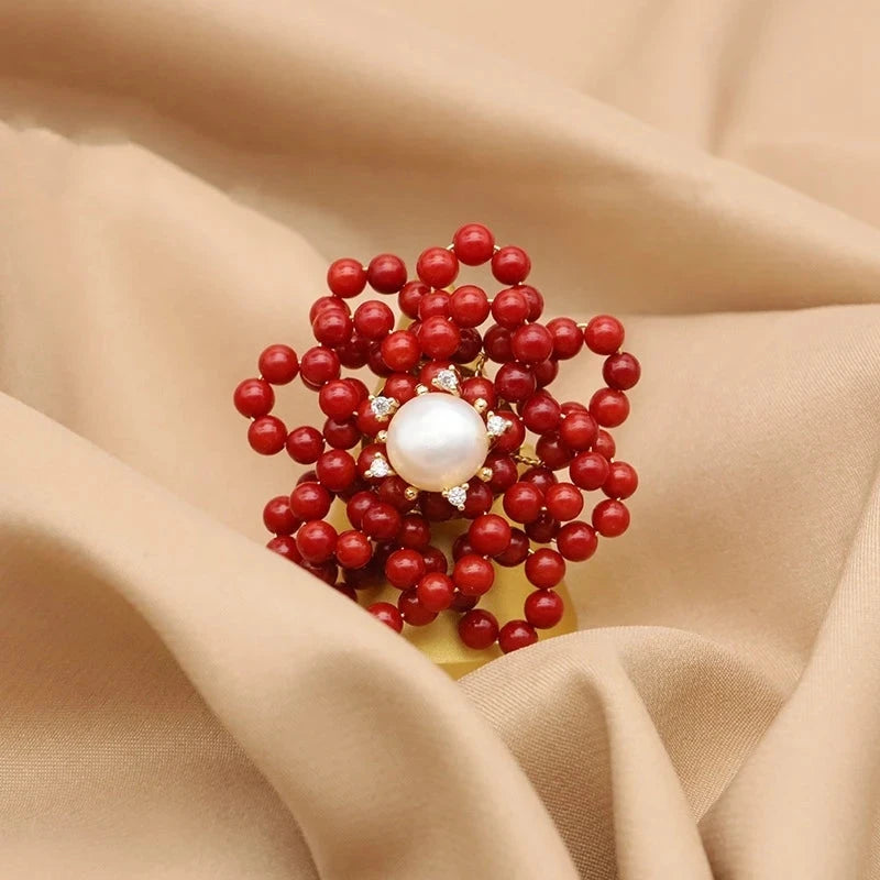 Anillo en Forma de Flor de Coral y Perlas