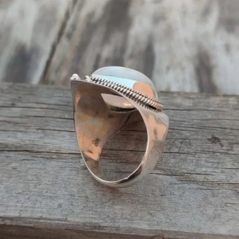 Anillo étnico con piedra de luna