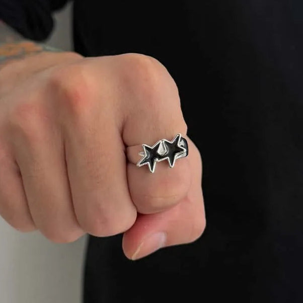 Anillo abierto de estrellas gemelas estilo streetwear retro negro