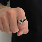 Anillo abierto de estrellas gemelas estilo streetwear retro negro