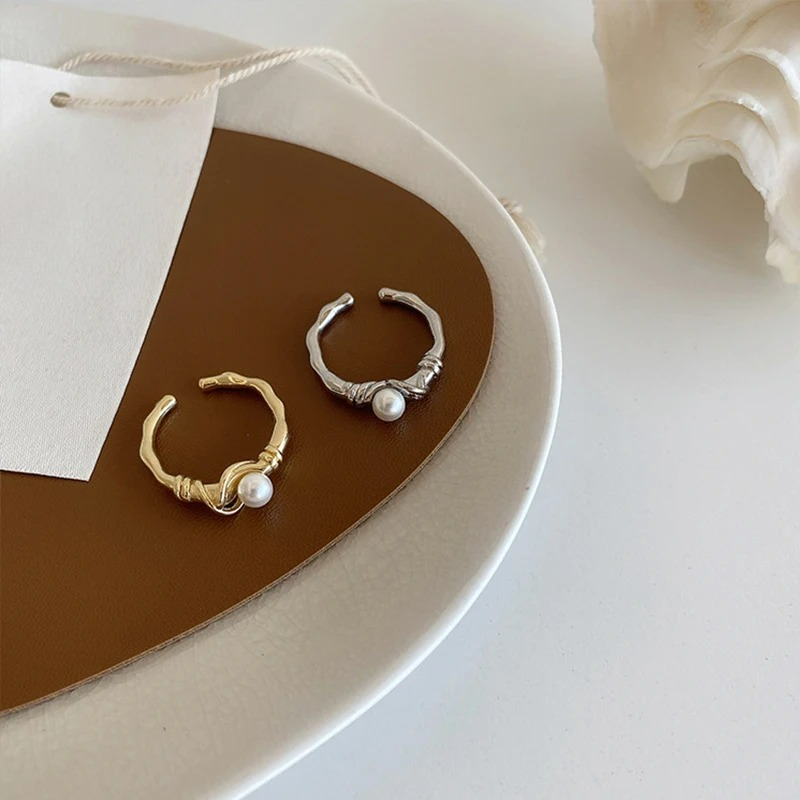 Anillo de mujer con perla blanca plata