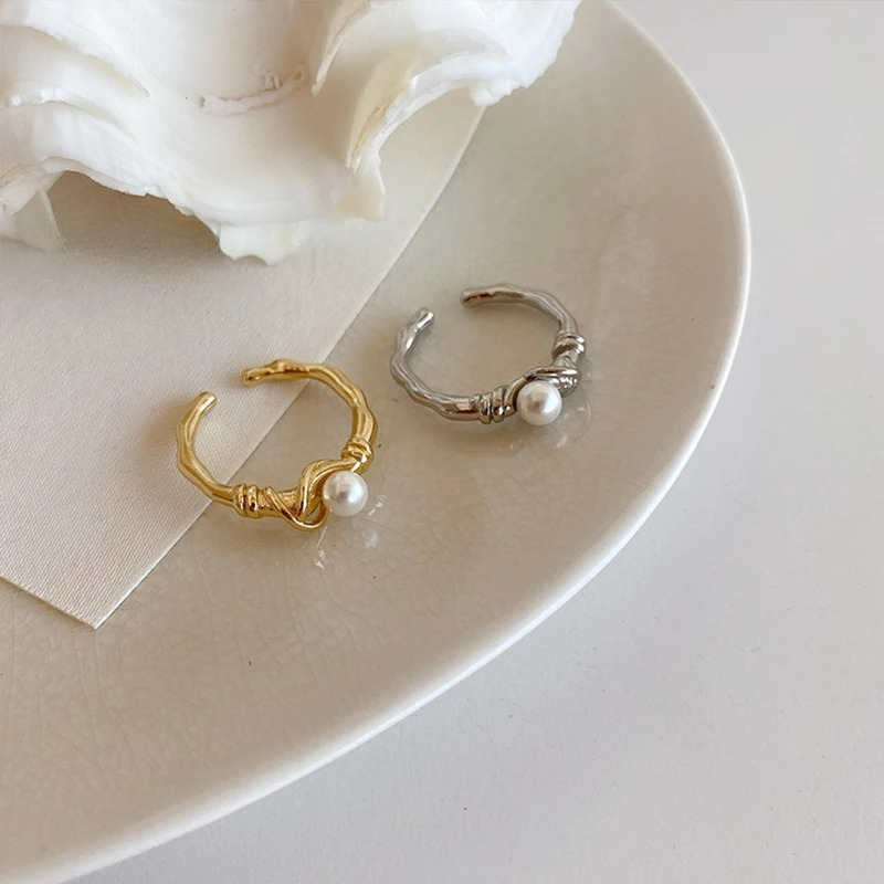 Anillo de mujer con perla blanca oro
