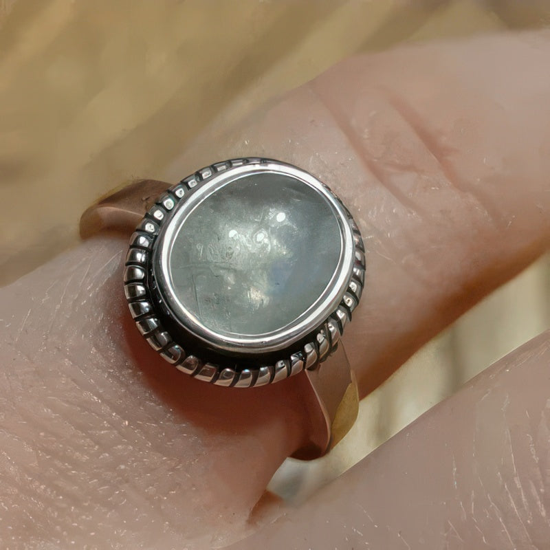Anillo de fertilidad con piedra de luna 